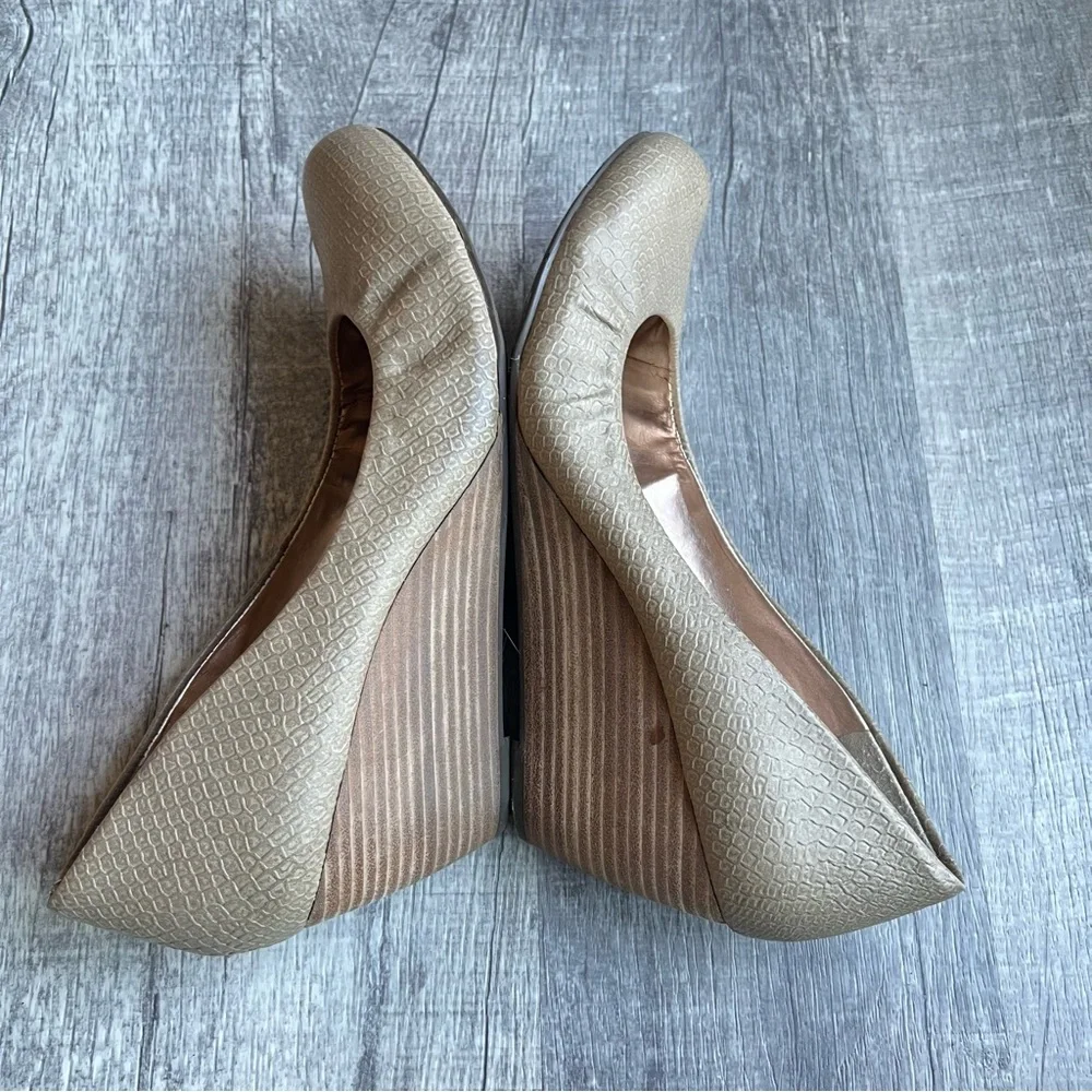 BCBG Generation Tallie Wedges Women’s Size 9.5